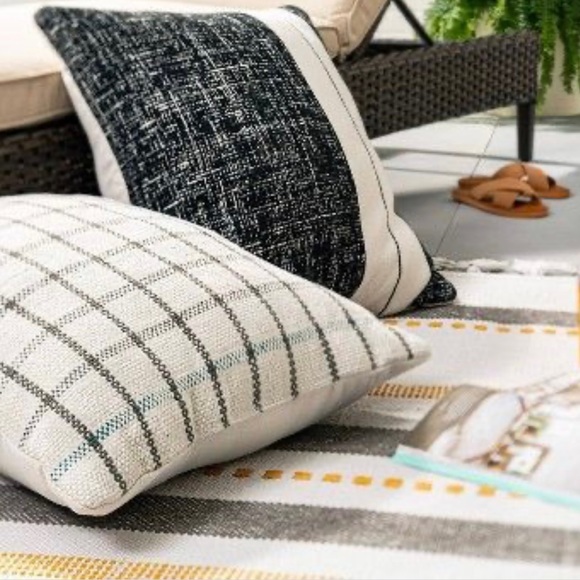 Hearth &amp; Hand | Accents | Heart And Hand Indooroutdoor Windowpane Plaid ...